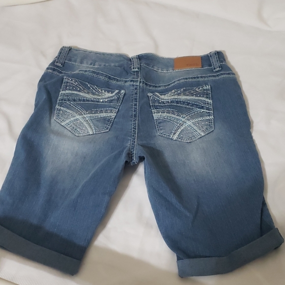 Rue 21 - Picture 2 of 4